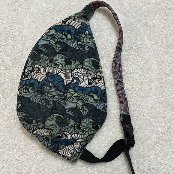 Rare Kavu Ocean Waves Pattern Slingbag - Picture 5 of 6